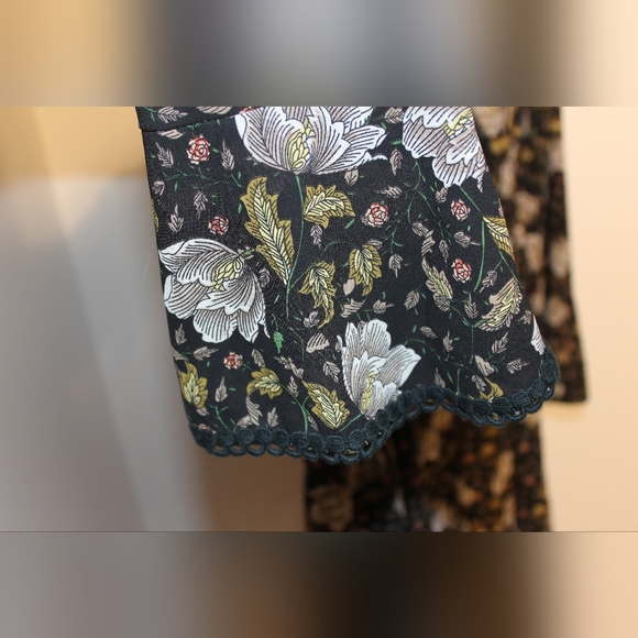 Doe and Rae Floral Dress - Picture 3 of 4